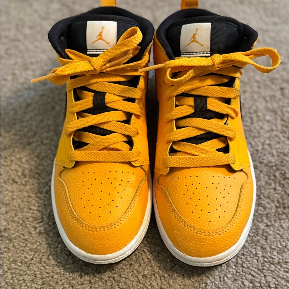 *NEW* Jordan Kids' Yellow / Gold and Black Sneakers